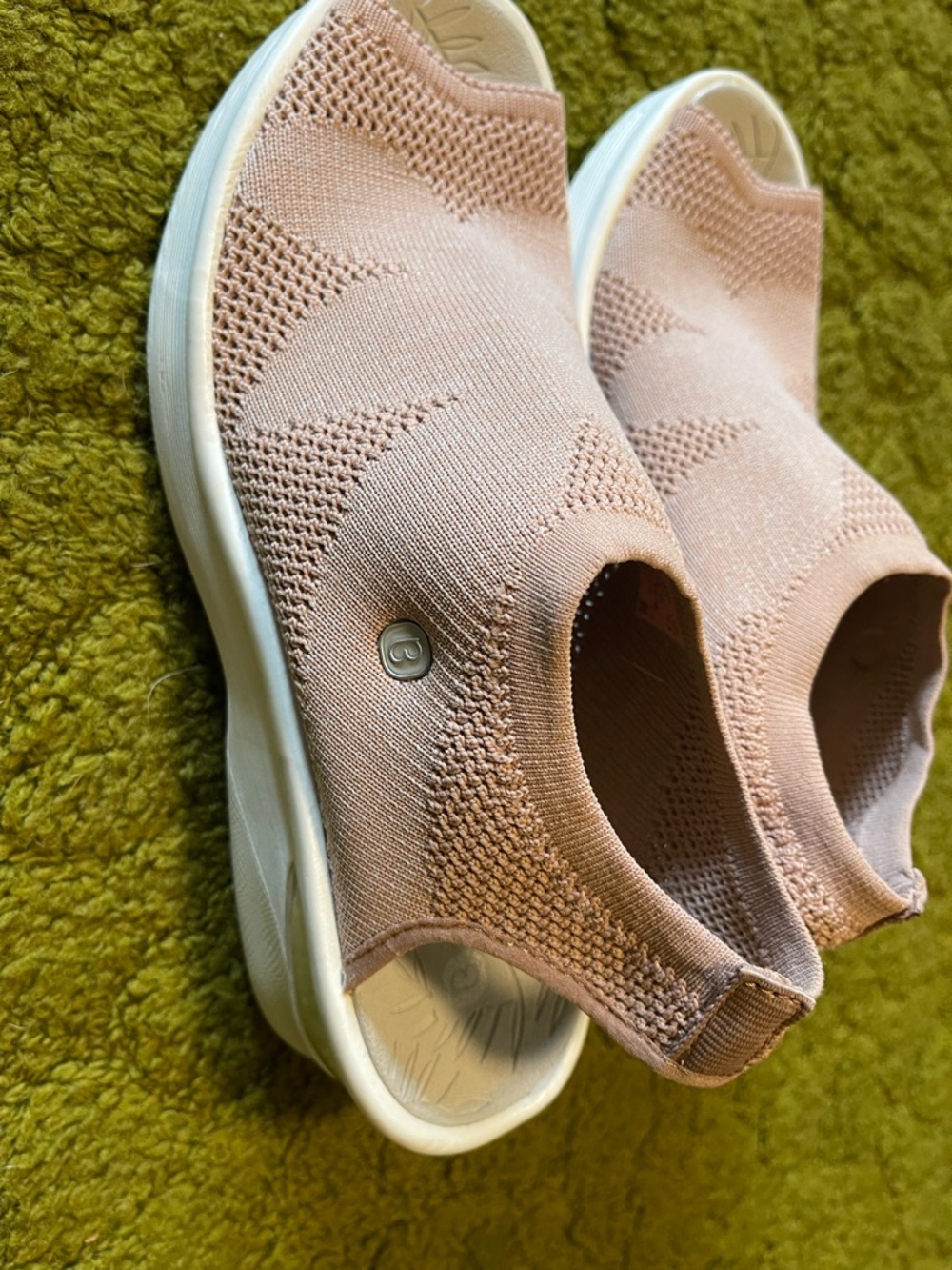 BZees Pink Wedge Slip On Sandals Sz 7.5 M